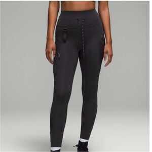 size 6, black Lululemon Cargo Super-High-Rise Hiking Tight 25"